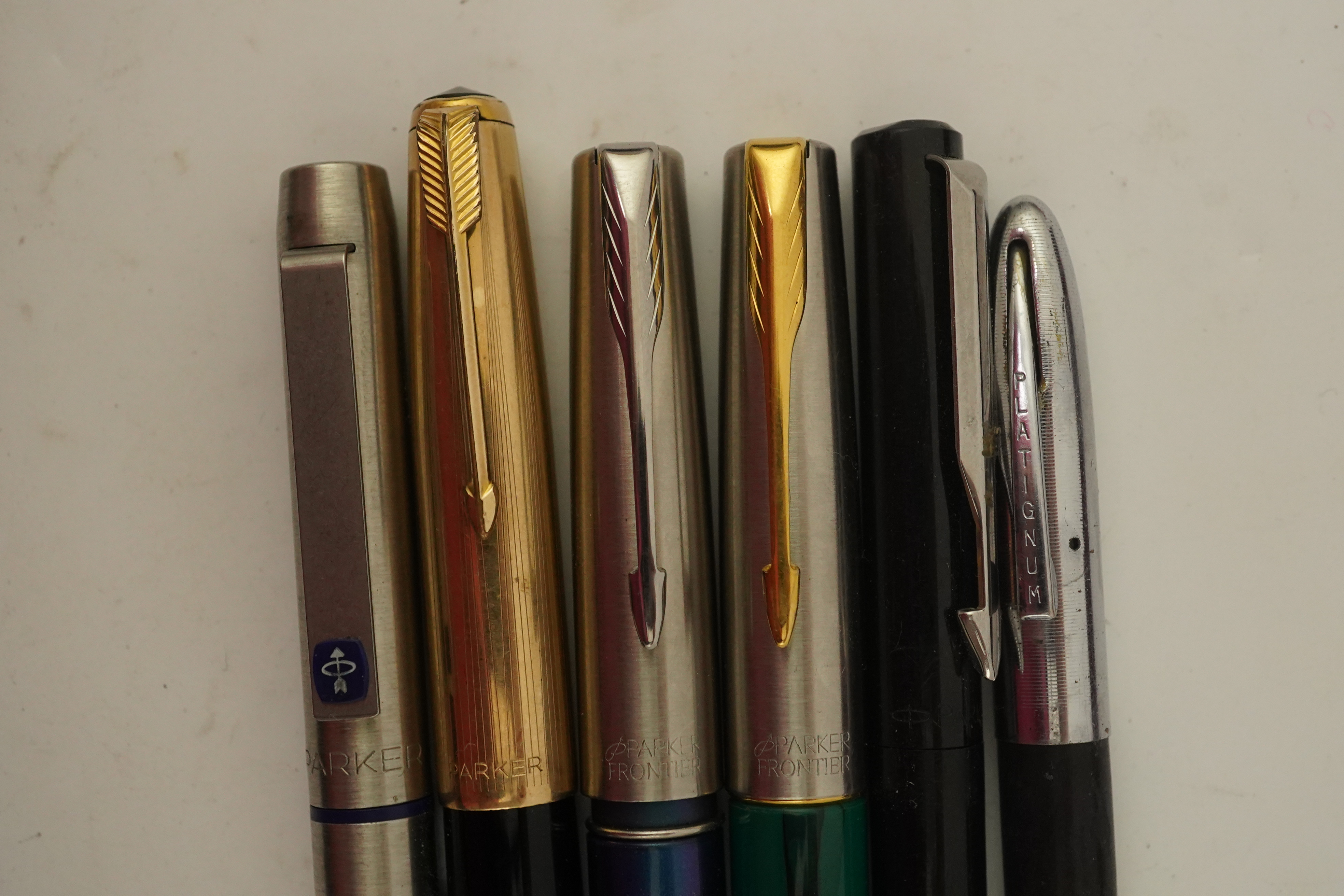 A Parker 51 and five other Parker pens